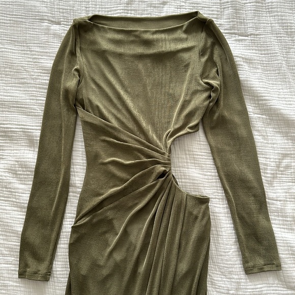 Significant Other cut out MIDI Dress in sage green size small - Picture 3 of 6